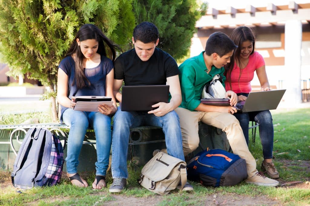 Brecha digital educativa en México: Reducción 15% para 2026